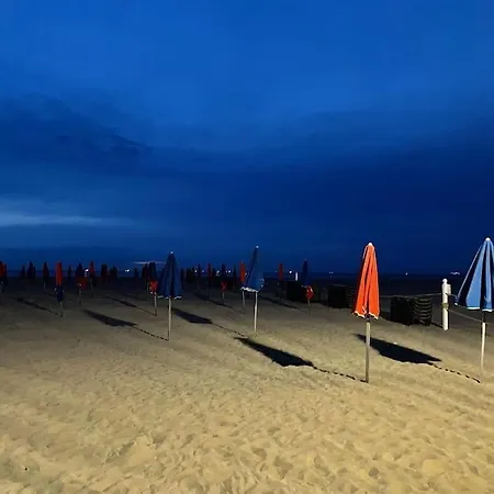 Petite Maison Place Du Marche Ντοβίλ