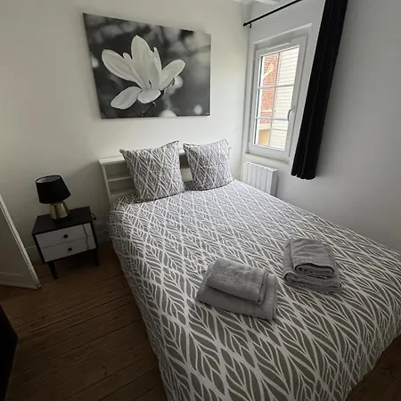 Petite Maison Place Du Marche * Ντοβίλ