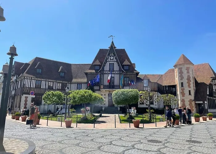 Petite Maison Place Du Marche * Deauville