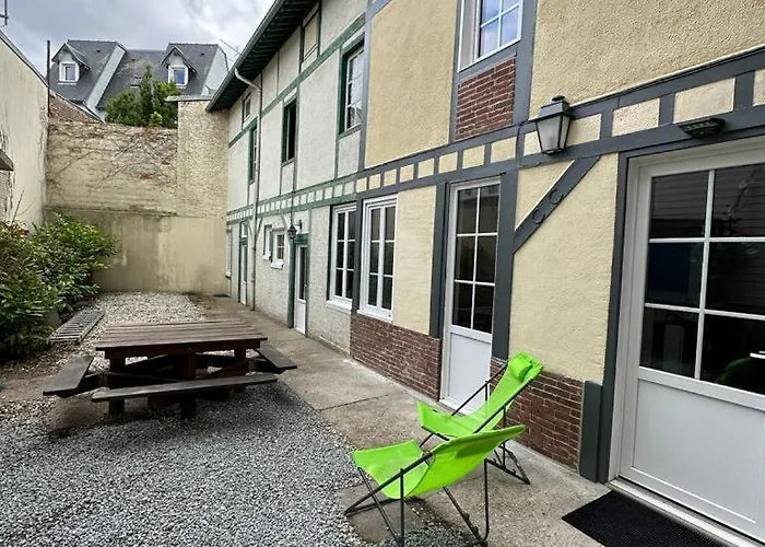 Petite Maison Place Du Marche *